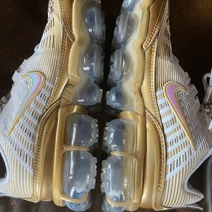 Brand new gold and white nike vapor max 360